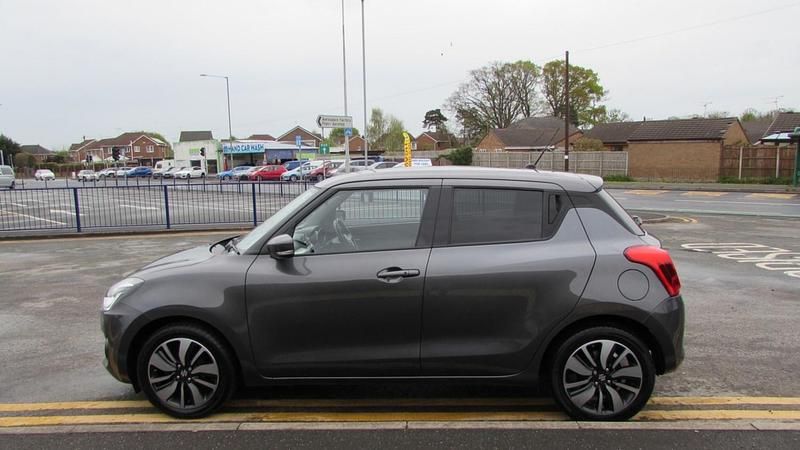 Begagnad Suzuki Swift SZ5 111 HK (81 kW) 2019 Grå Halvkombi