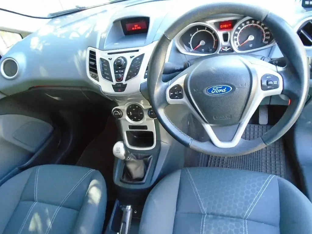 Second-hand Ford Fiesta Titanium 2009 Verde Hatchback