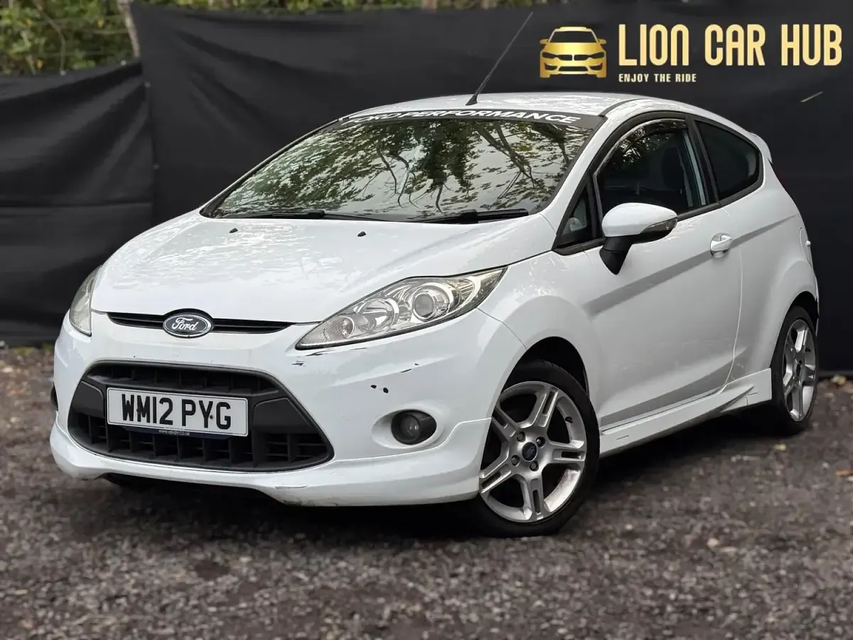 Used Ford Fiesta Zetec 2012 White Hatchback