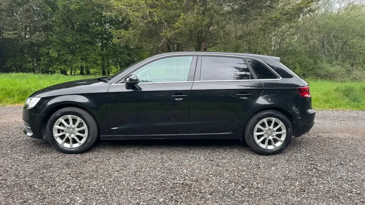 Używany Audi A3 Sport 2016 Czarny Hatchback