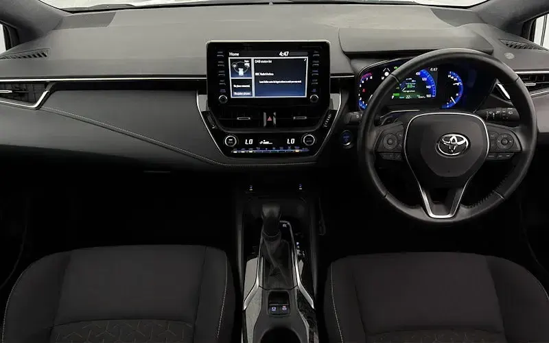 Used Toyota Corolla 184 HP (135 kW) 2022 White Estate