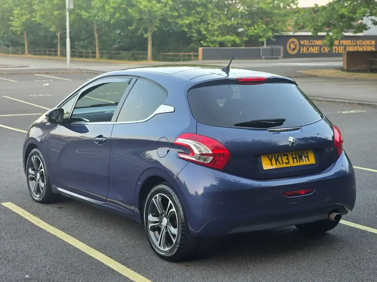 Used Peugeot 208 82 HP (60 kW) 2013 Blue Hatchback