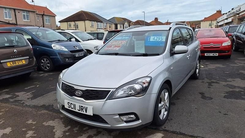 Used Kia Ceed 88 HP (64 kW) 2011 Silver Hatchback