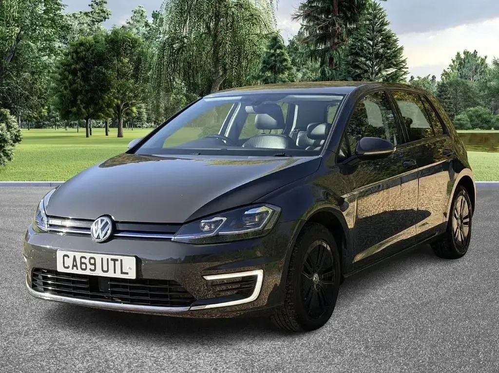 Usado VW e-Golf 100 kW (136 CV) 2020 Gris Utilitario