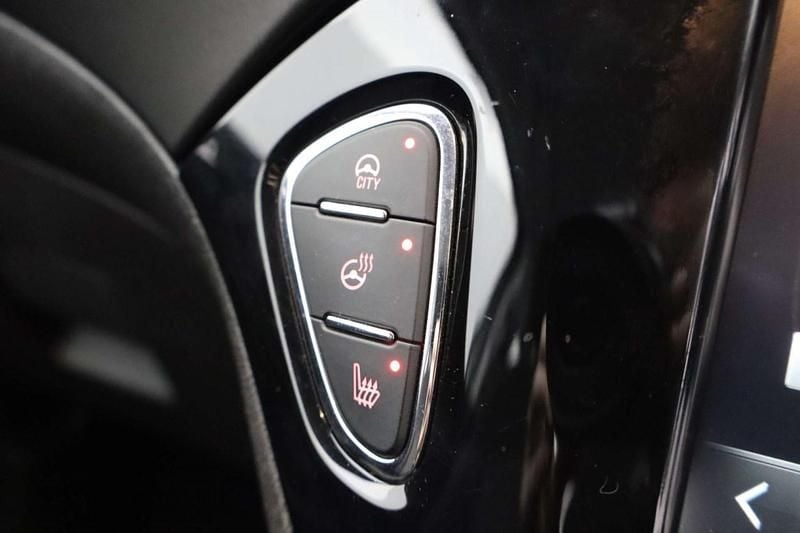 Used Vauxhall Corsa 75 HP (55 kW) 2018 White Hatchback