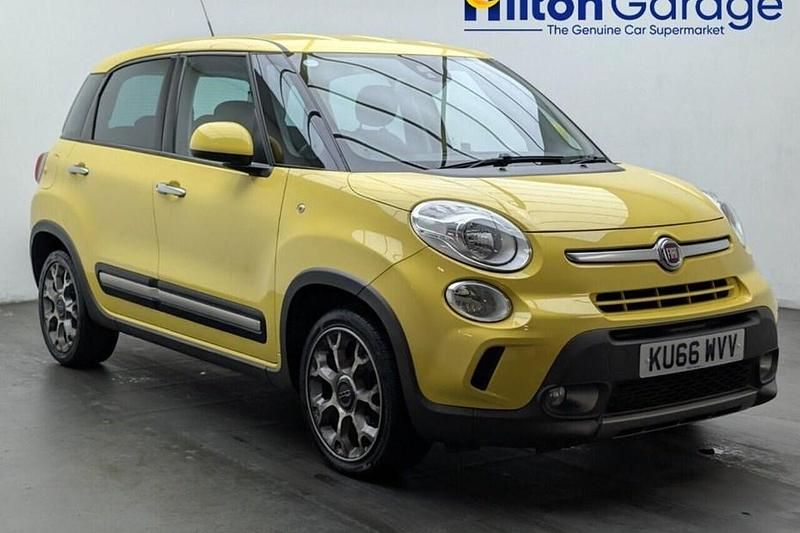 Used Fiat 500L Trekking 95 HP (69 kW) 2016 Yellow MPV
