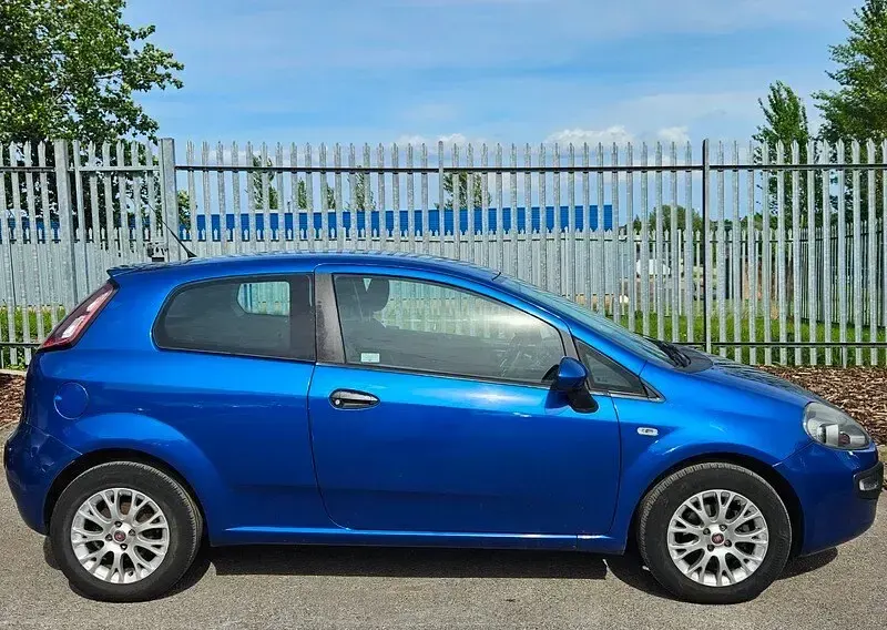 Used Fiat Punto Active 77 HP (56 kW) 2011 Blue Hatchback
