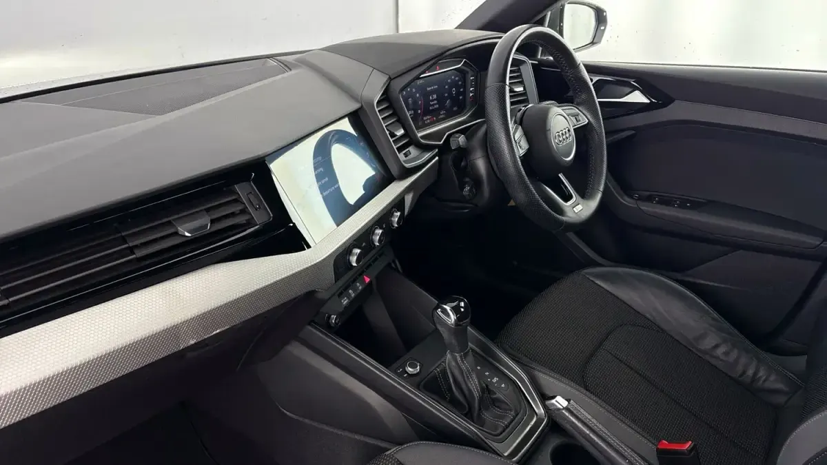 Usado Audi A1 Sportback S-Line 150 HP (110 kW) 2020 Cinzento Citadino