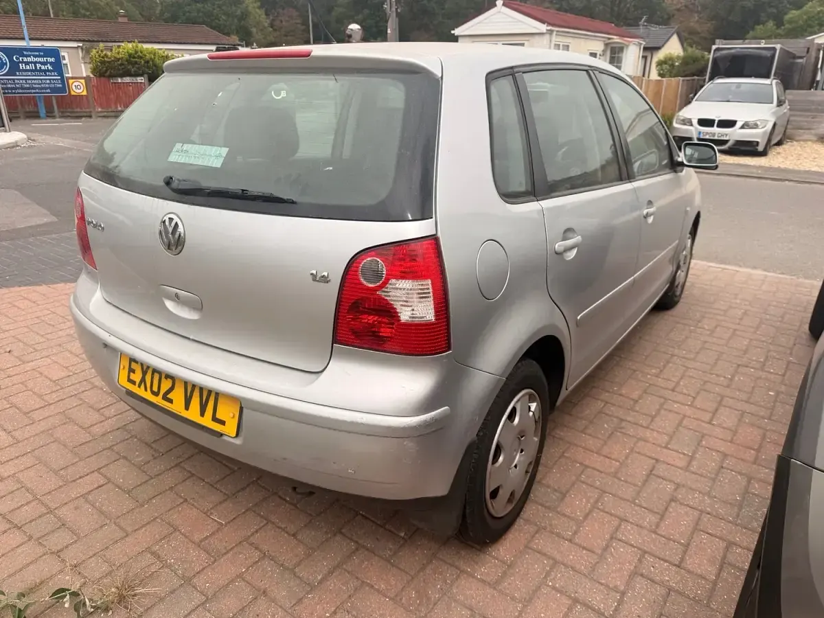 Used VW Polo S 75 HP (55 kW) 2002 Silver Hatchback