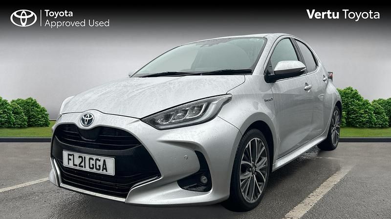 Used Toyota Yaris Hybrid 116 HP (85 kW) 2021 Silver Hatchback