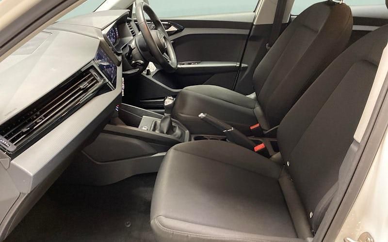 Used Audi A1 Sportback Comfort 95 HP (69 kW) 2022 White Hatchback