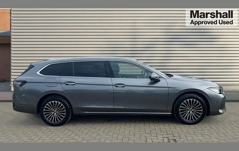 Used VW Passat Elegance 267 HP (196 kW) 2025 Grey Estate