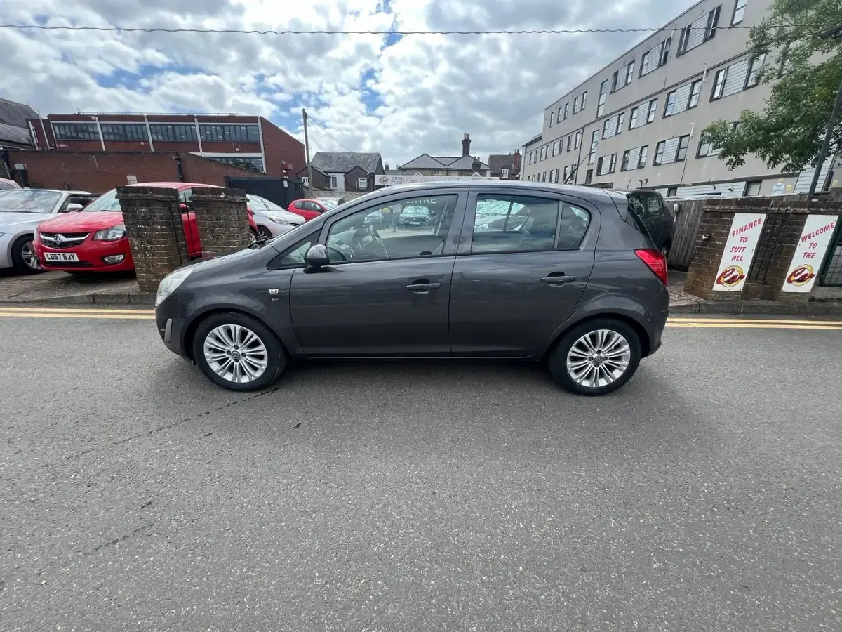 Used Vauxhall Corsa 90 HP (66 kW) 2012 Grey Hatchback