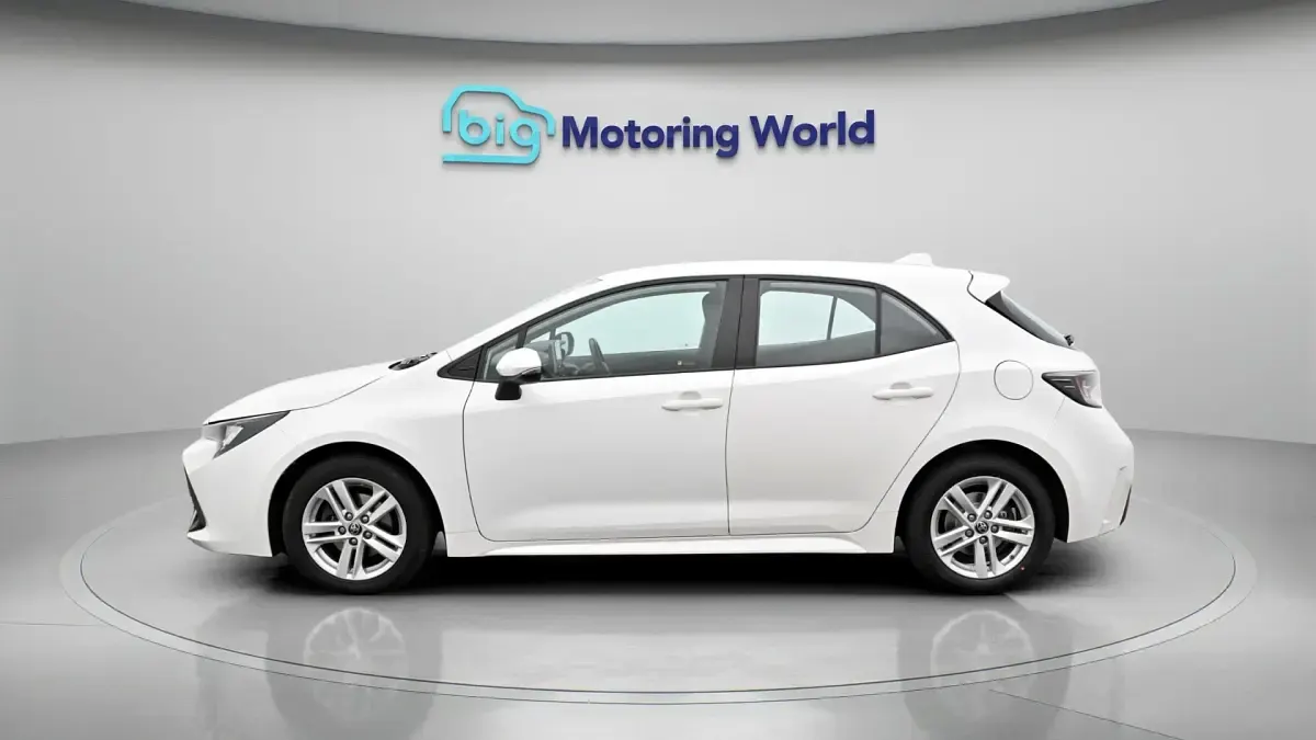 Begagnad Toyota Corolla 122 HK (89 kW) 2022 Halvkombi