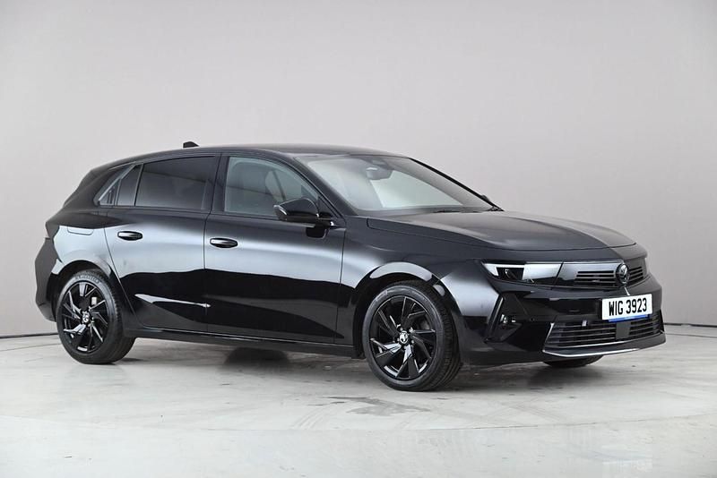 Second-hand Vauxhall Astra GS Line 2022 Negru Hatchback