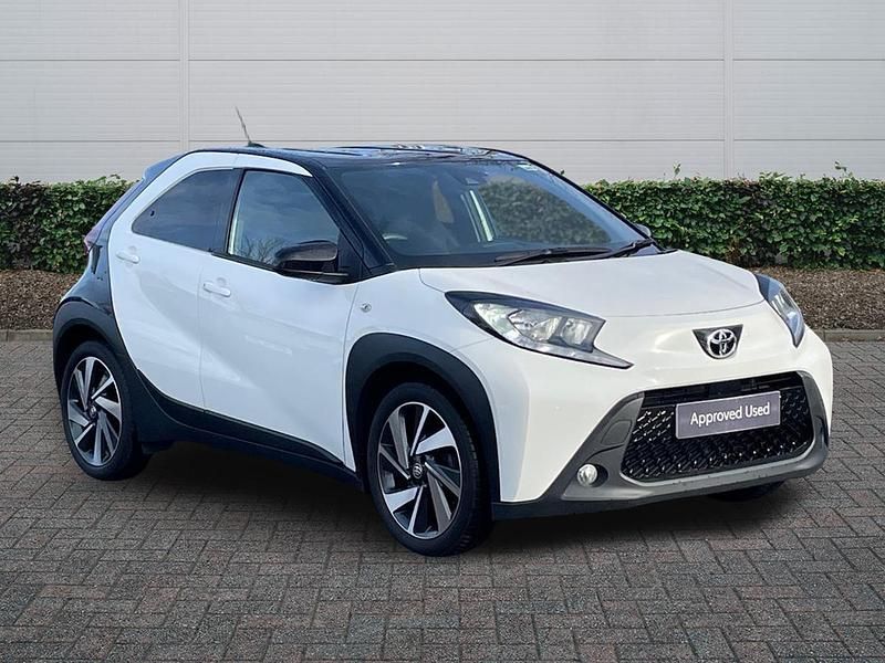 White Used 2023 Toyota Aygo X SUV | £12,895 (Fair price) - Image 1/4
