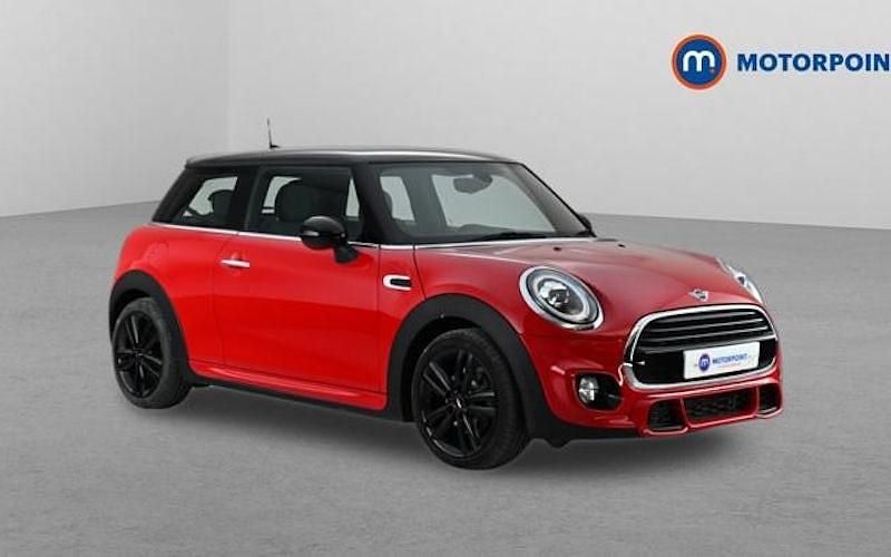 Begagnad Mini Cooper Hatch 136 HK (100 kW) 2018 Röd Halvkombi