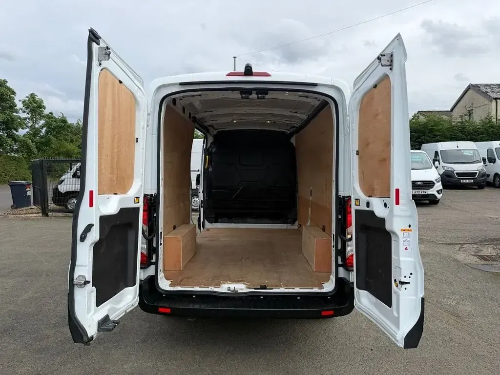 Used Ford Transit Trend 136 HP (100 kW) 2023 White Van