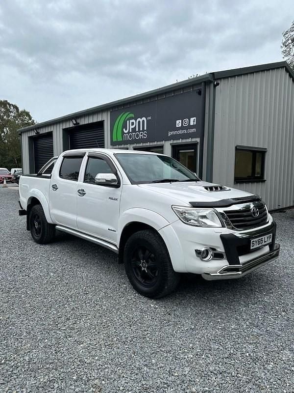 White Used 2015 Toyota HiLux Pickup | £15,950 (Fair price) - Image 1/4