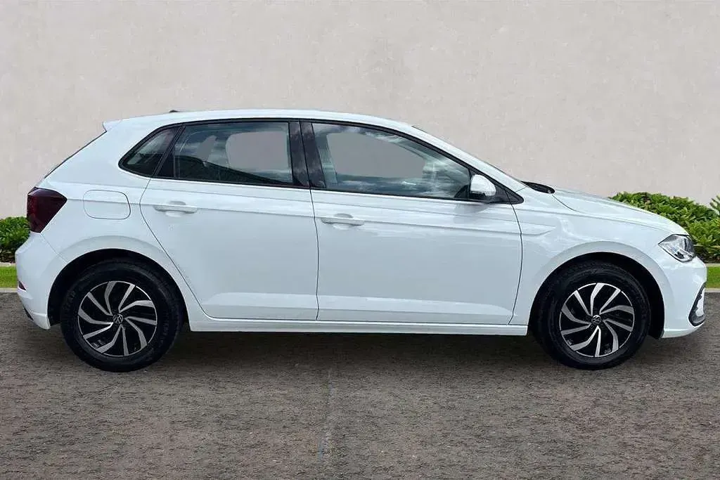 Used VW Polo Life 95 HP (69 kW) 2024 White Hatchback