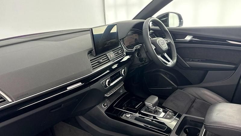 Used Audi Q5 Black Edition 200 HP (147 kW) 2024 Blue SUV