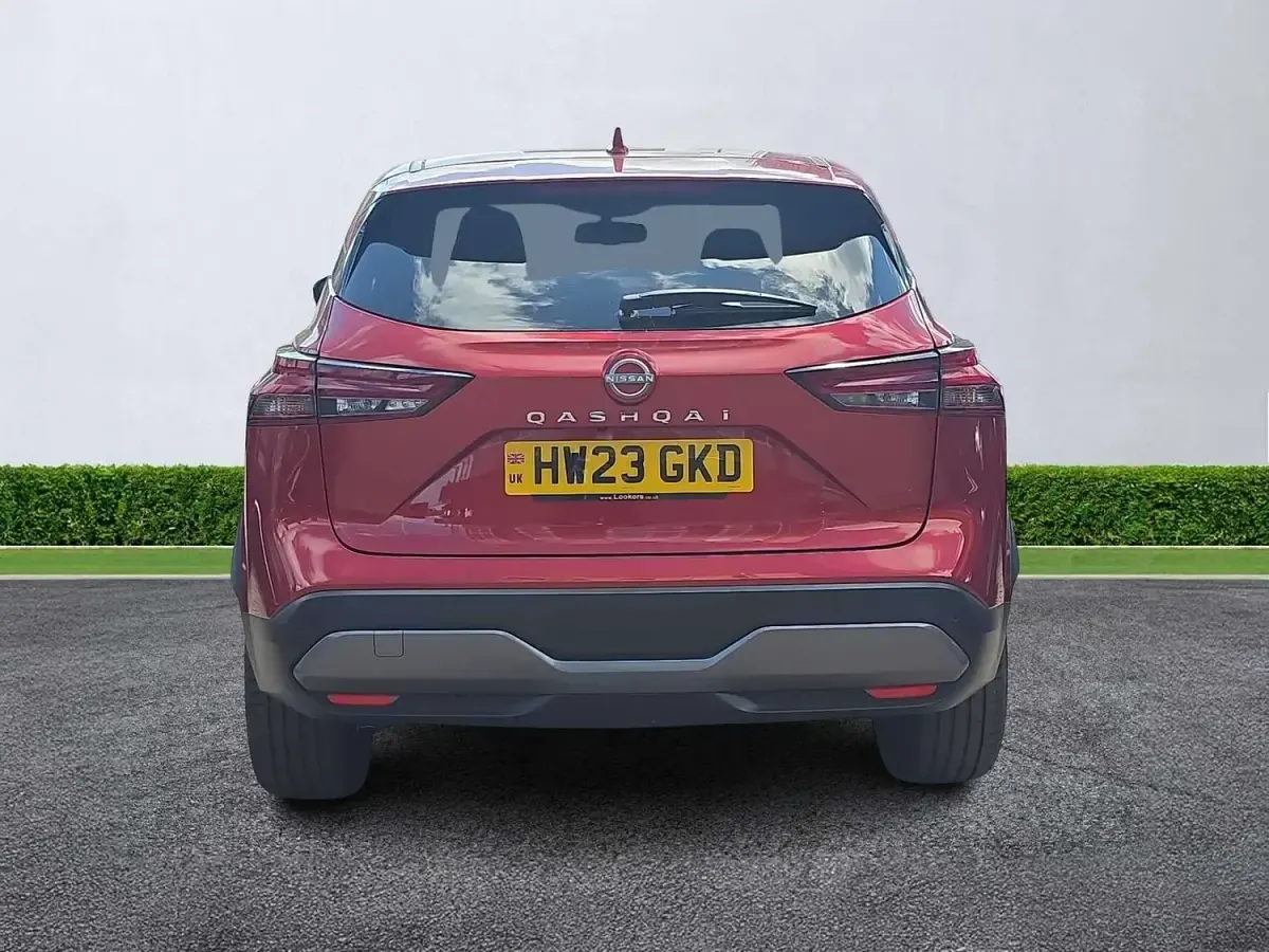 Used Nissan Qashqai N-Connecta 140 HP (102 kW) 2023 Red SUV