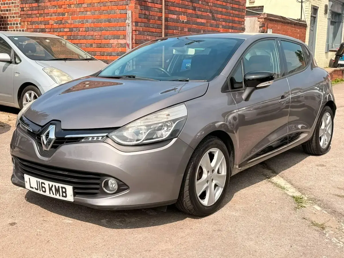 Used Renault Clio Dynamique 90 HP (66 kW) 2016 Grey Hatchback