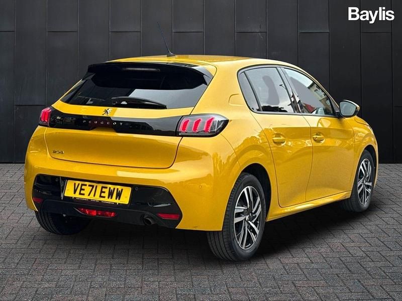 Used Peugeot 208 Allure Premium 102 HP (75 kW) 2021 Yellow Hatchback