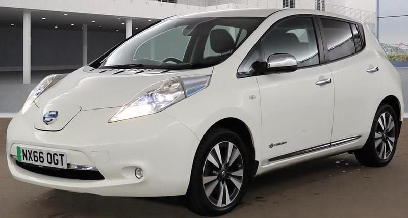 Used Nissan Leaf Tekna 80 kW (109 HP) 2016 White Hatchback
