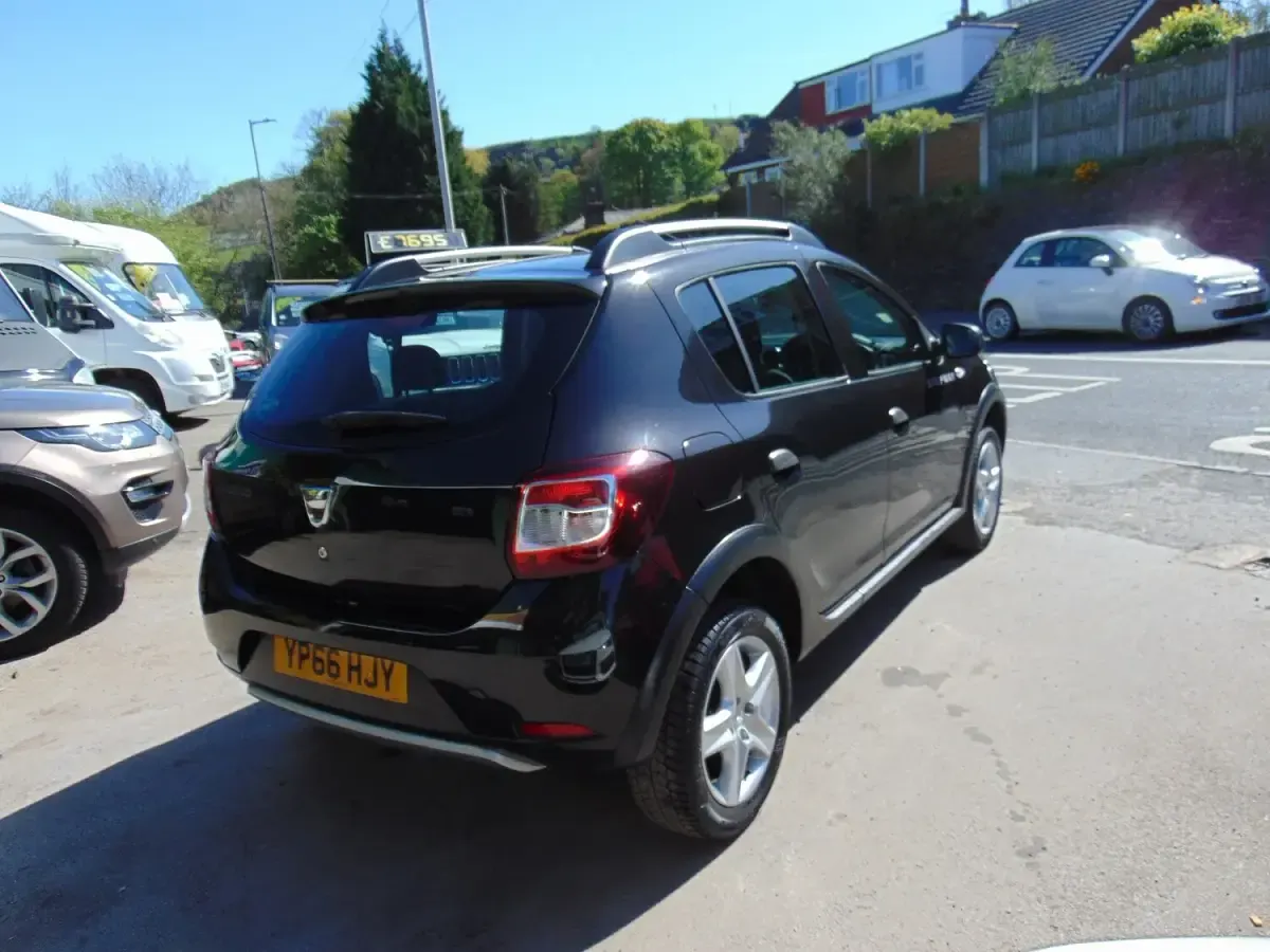 Używany Dacia Sandero Ambiance 90 KM (66 kW) 2016 Czarny Hatchback