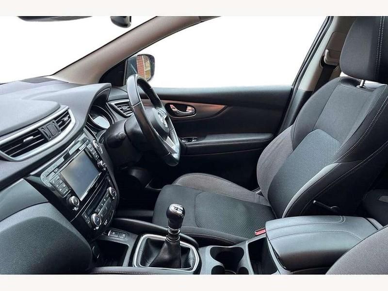 Used Nissan Qashqai N-Connecta 115 HP (84 kW) 2018 Black SUV