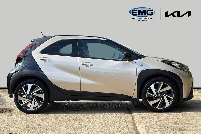 Used Toyota Aygo X 72 HP (52 kW) 2023 Beige SUV