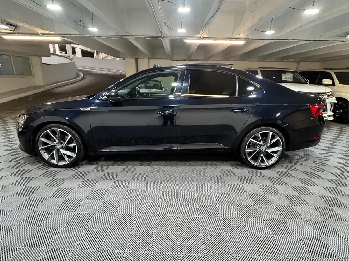 Used Skoda Superb SportlinePlus 2020 Black Hatchback