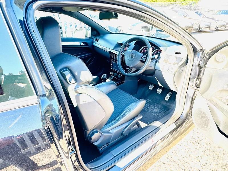 Used Vauxhall Astra Sport 237 HP (174 kW) 2009 Black Hatchback