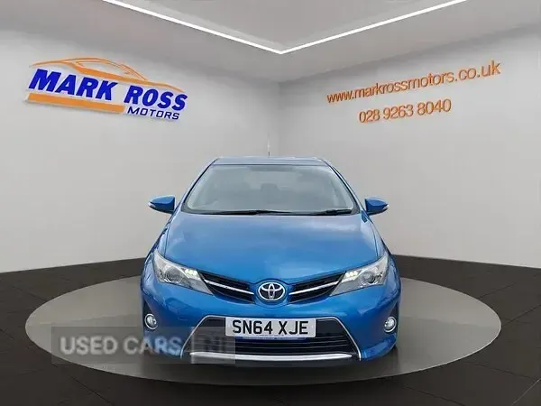 Used Toyota Auris 132 HP (97 kW) 2014 Blue Hatchback