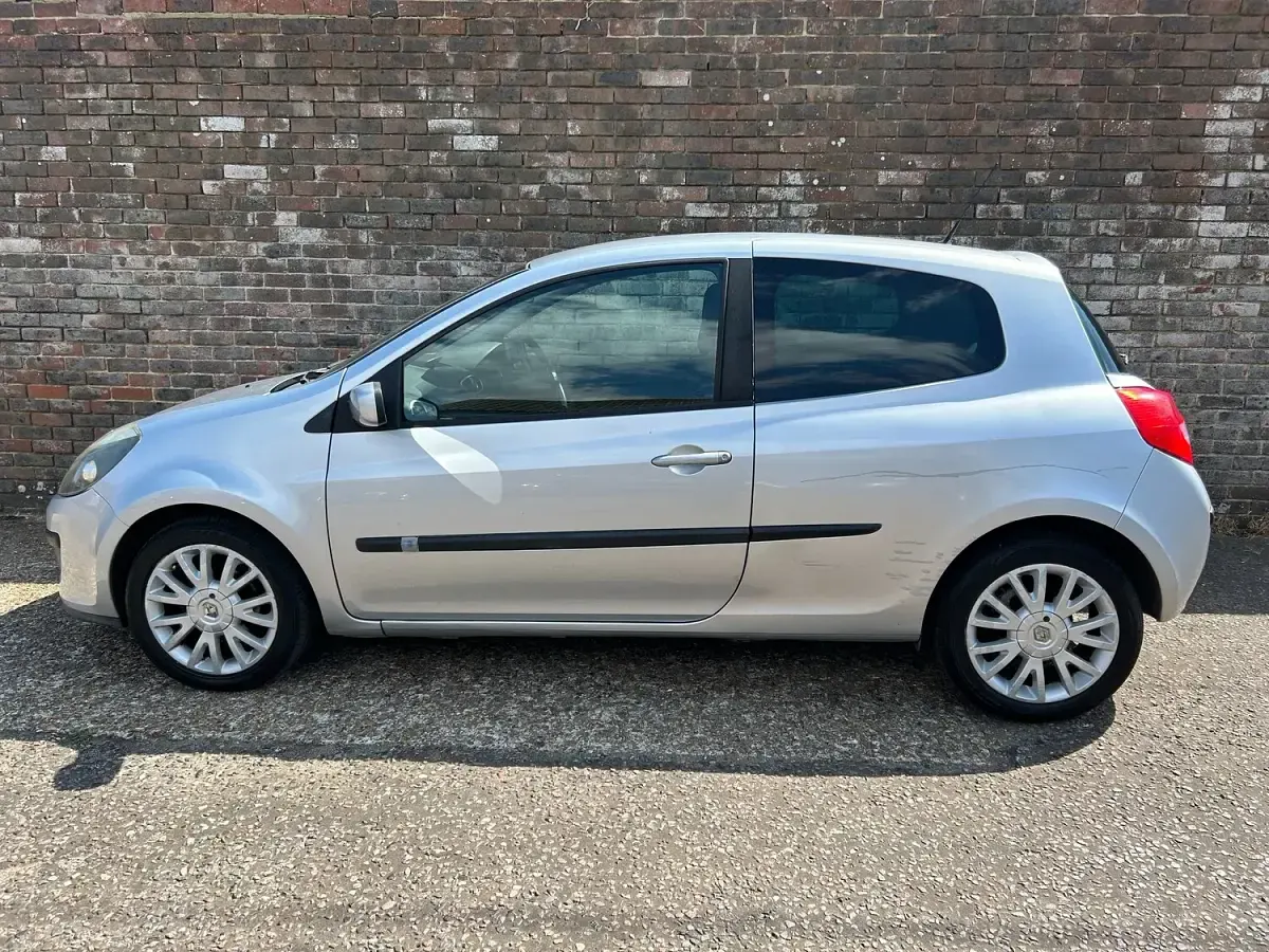 Used Renault Clio Dynamique 111 HP (81 kW) 2008 Silver Hatchback