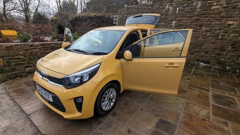 Used Kia Picanto 66 HP (48 kW) 2021 Yellow Hatchback