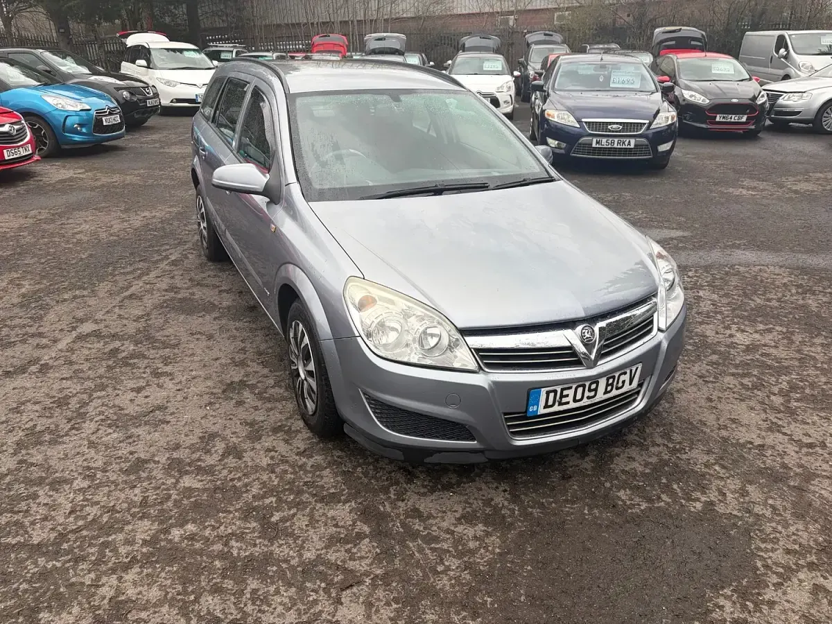 Used Vauxhall Astra Design Edition 138 HP (101 kW) 2009 Silver Estate