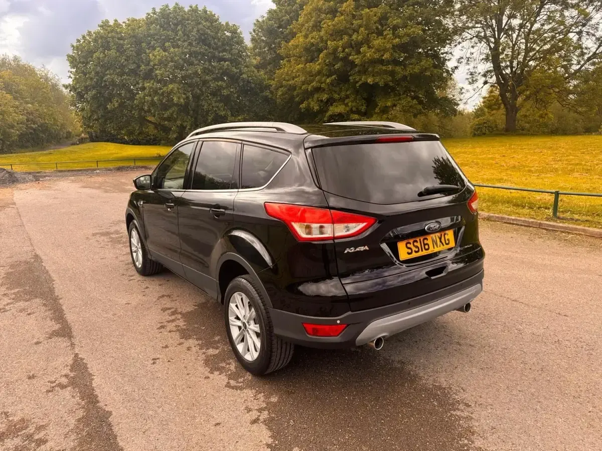 Gebraucht Ford Kuga Titanium 180 PS (132 kW) 2016 Schwarz SUV