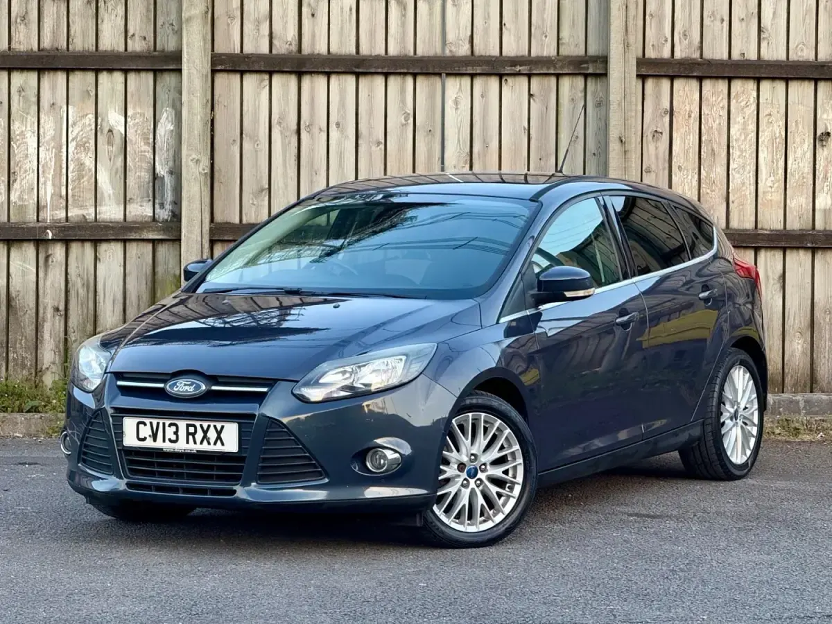 Używany Ford Focus Zetec 125 KM (91 kW) 2013 Szary Hatchback