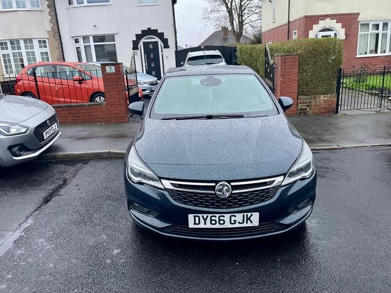 Second-hand Vauxhall Astra SRi 105 CP (77 kW) 2016 Verde Hatchback