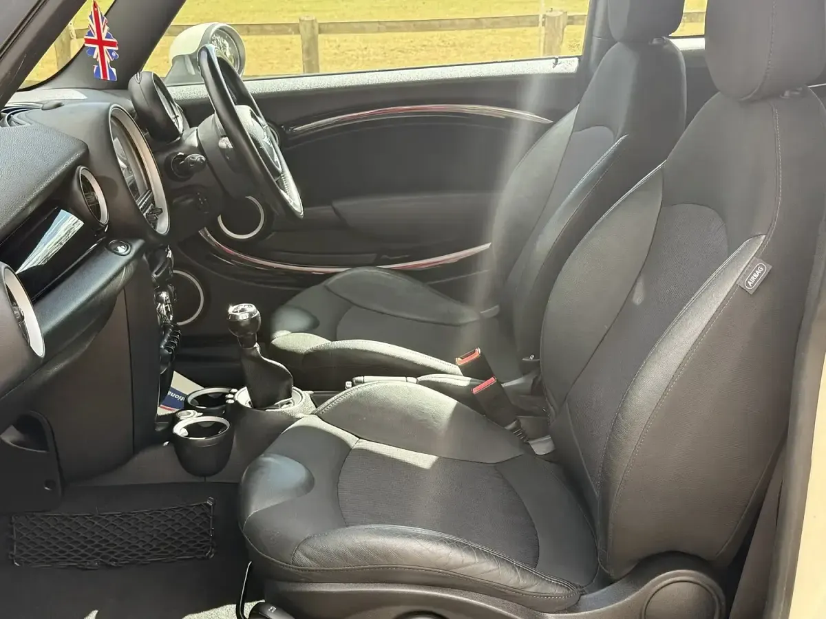 Used Mini Cooper Clubman 2011 White Estate