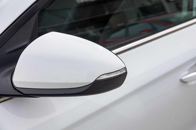 Used Hyundai Ioniq Premium 100 kW (136 HP) 2023 White Hatchback