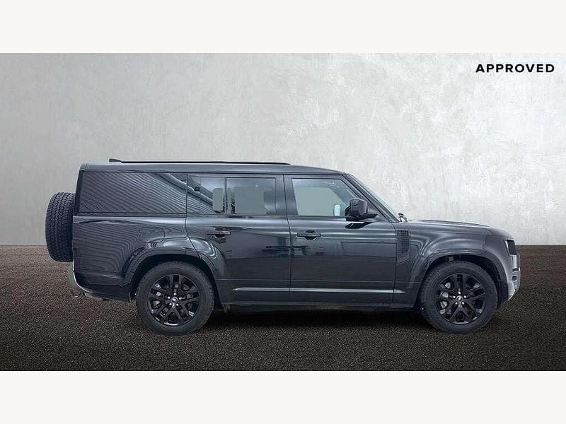 Begagnad Land Rover Defender 296 HK (217 kW) 2023 Svart SUV