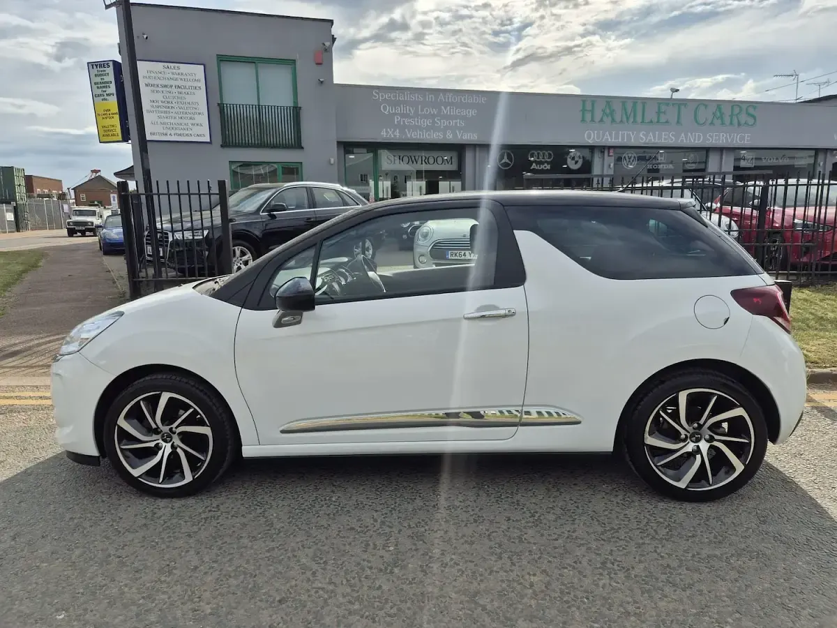 Used DS Automobiles DS3 Connected Chic 2018 White Hatchback
