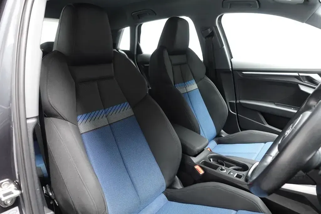 Begagnad Audi A3 Sportback e-tron Sport 204 HK (150 kW) 2024 Grå Halvkombi