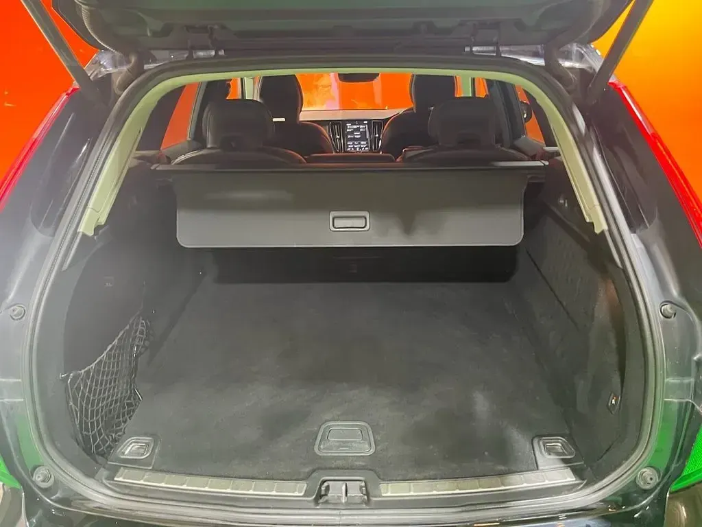 Used Volvo XC60 Momentum 197 HP (144 kW) 2019 Black SUV