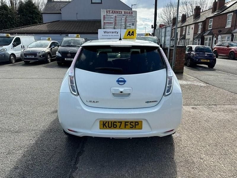 Used Nissan Leaf Tekna 80 kW (109 HP) 2017 White Hatchback
