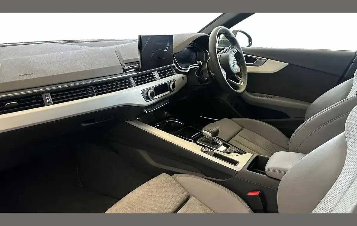 Used Audi A4 S-Line 200 HP (147 kW) 2024 Green Estate