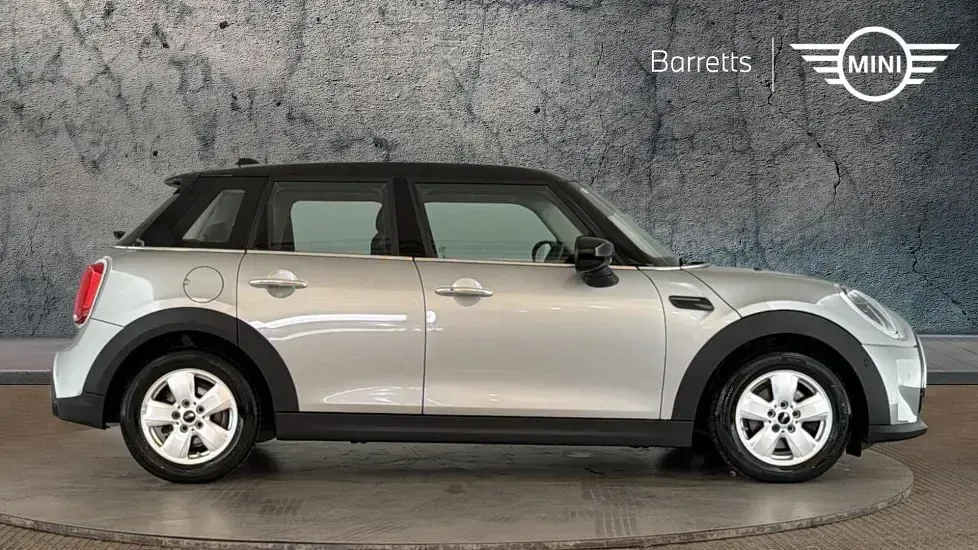 Used Mini Cooper Classic 134 HP (98 kW) 2023 Silver Hatchback